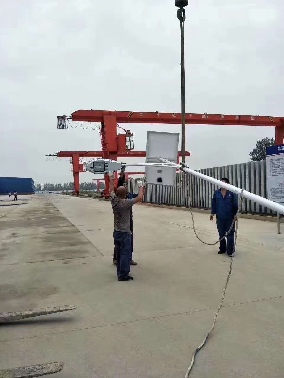 太阳能路灯杆安装